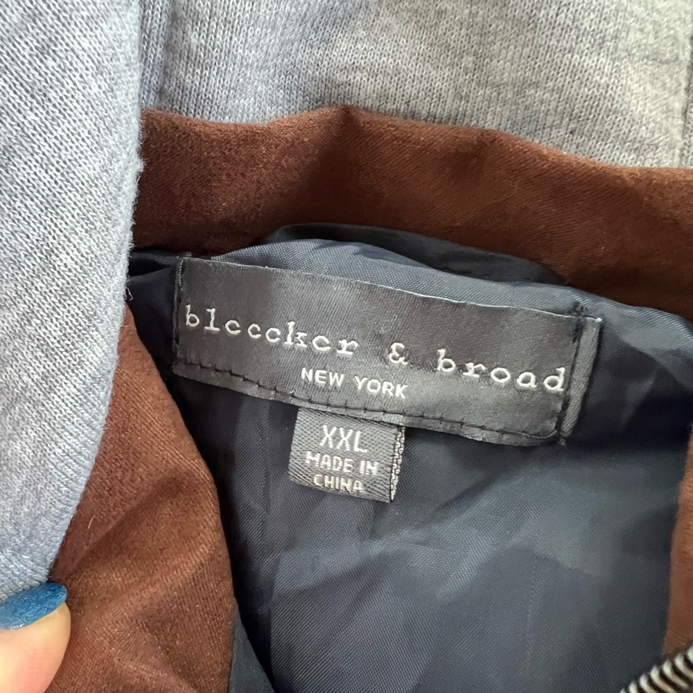 Men’s Bleeker & Broad Channel Quilt Navy puffer vest with grey hood in size XXL - Picture 4 of 10